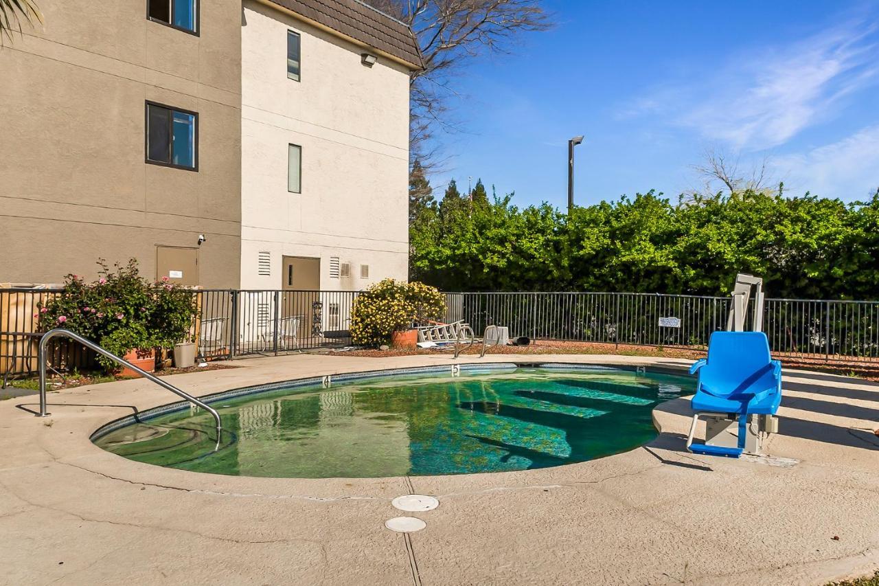 Sutter Inn Yuba City Exterior photo
